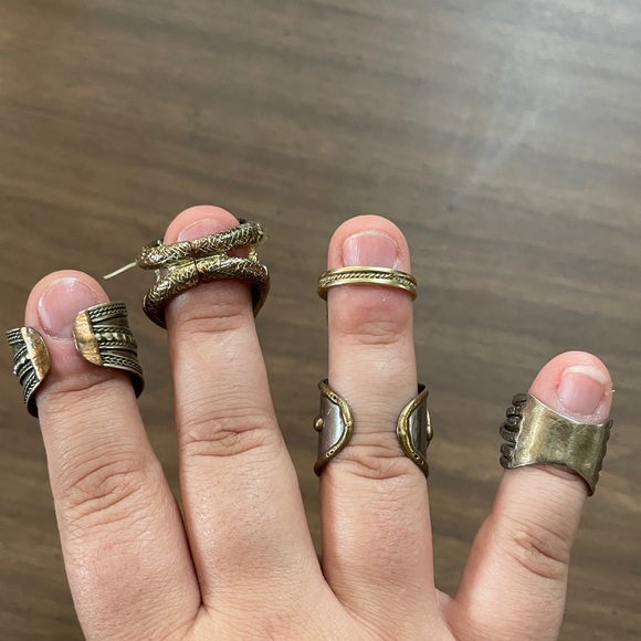 ❌ SOLD ❌ Assorted Chunky Rings - Picture 2 of 2